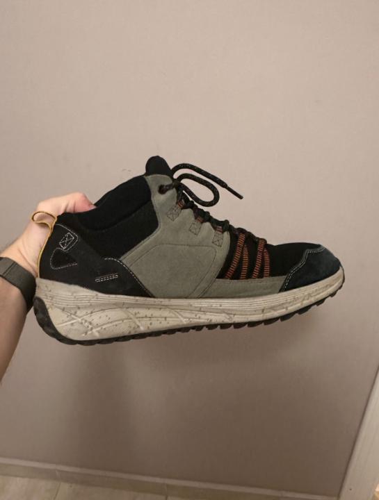 Skechers boots with suit pant?