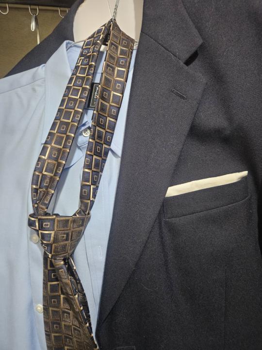 Which tie? 