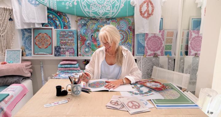 Colouring Calm Community