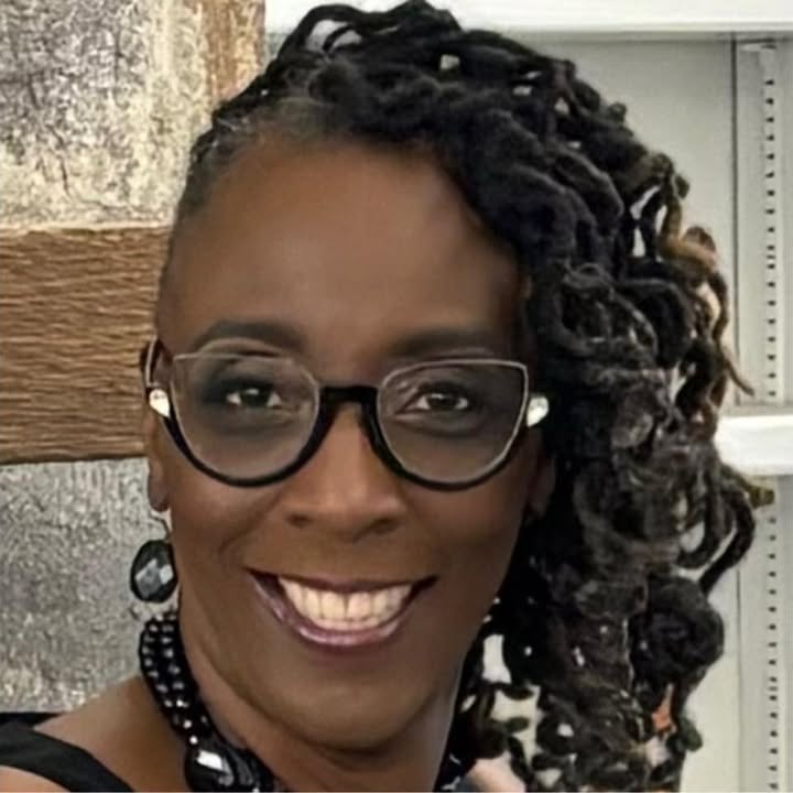 Suzette Hinds-Knudsen