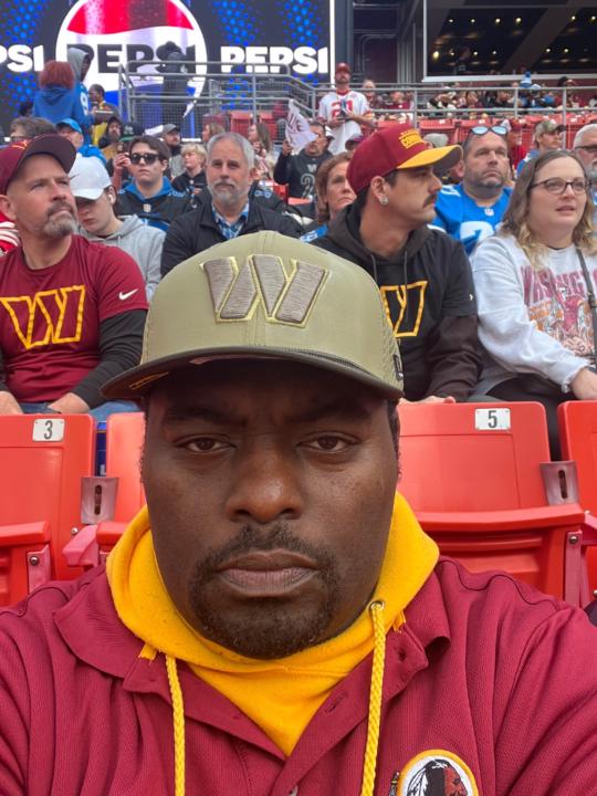 Donald Cozart l-Amos