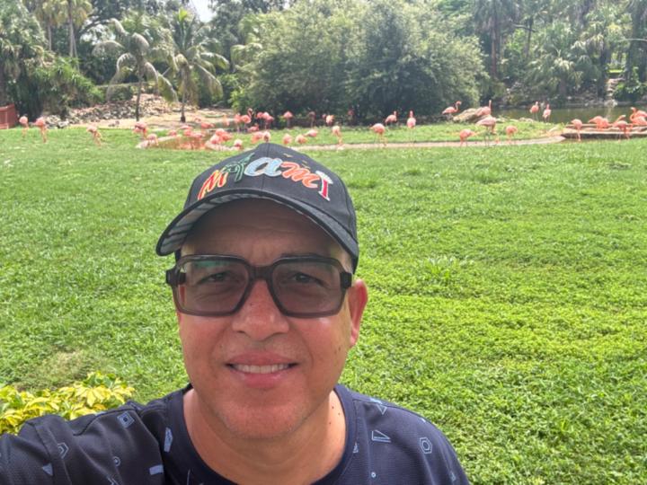 Leonel M Crespo