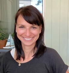 Suzanne Arnold