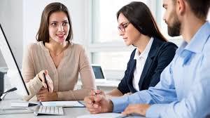 Dos candidatas, misma pregunta