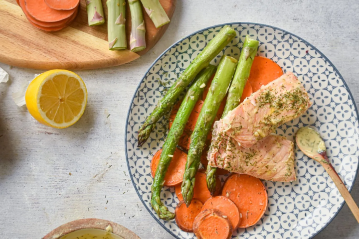 🎣🫑Herb-Roasted Salmon with Sweet Potato & Asparagus 
