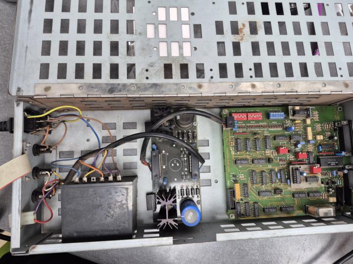 Alimentation machine a poing luna park