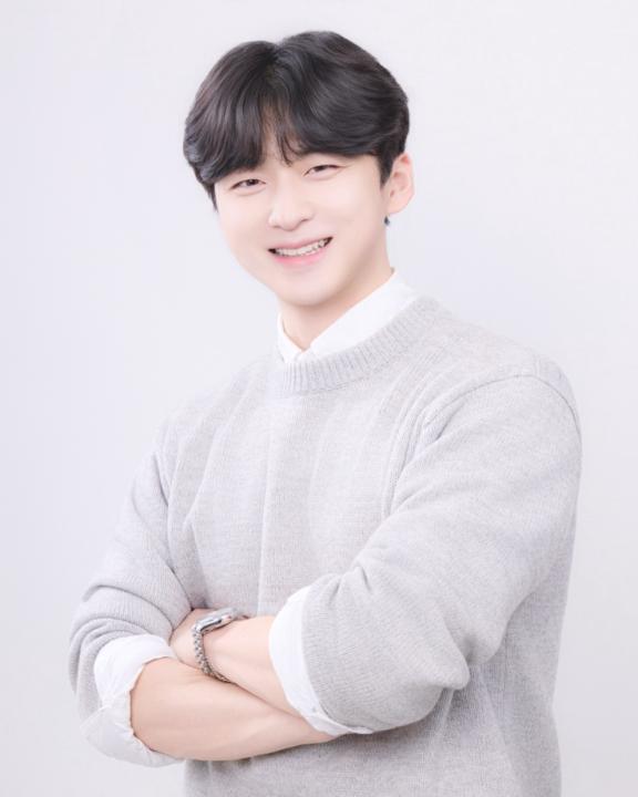 Hyun Woo Park