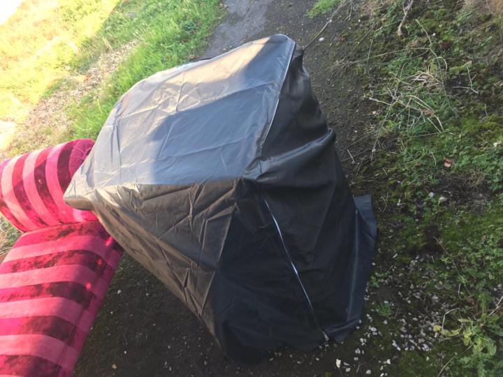 Collection LL18 4DD drop off DY8 5AU - Date/Time: Wed, 26 Nov 2025 between 09:50 - 11:50 