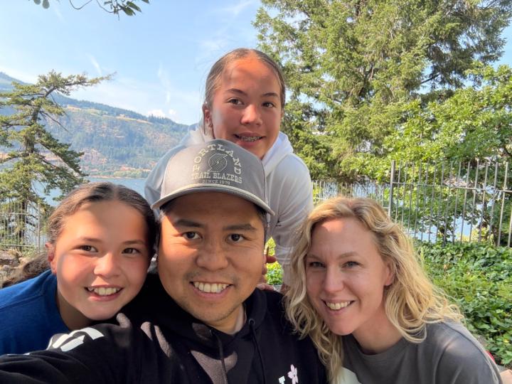 J Salvador de la Cruz