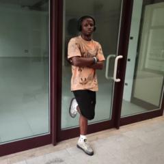 Ezou Zare