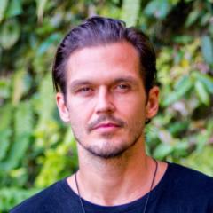 Lance Essihos