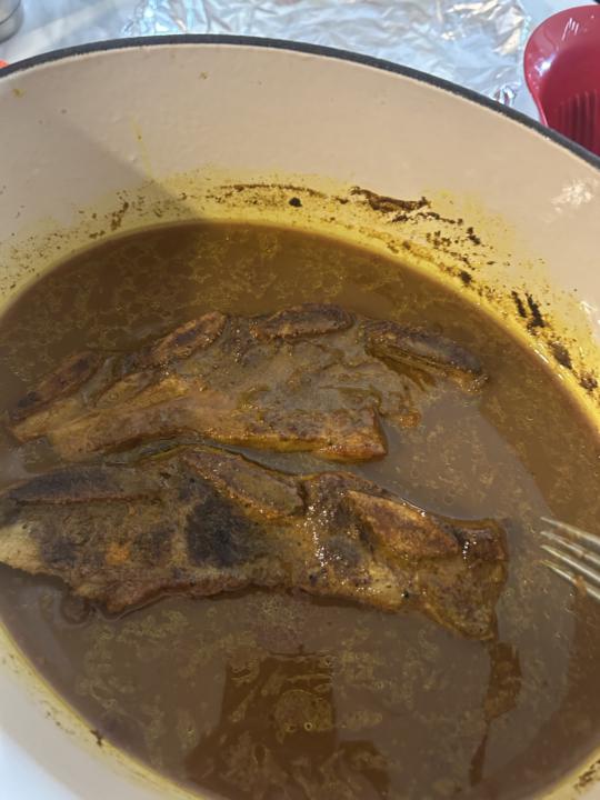 Slow cooked short ribs in the cast iron 