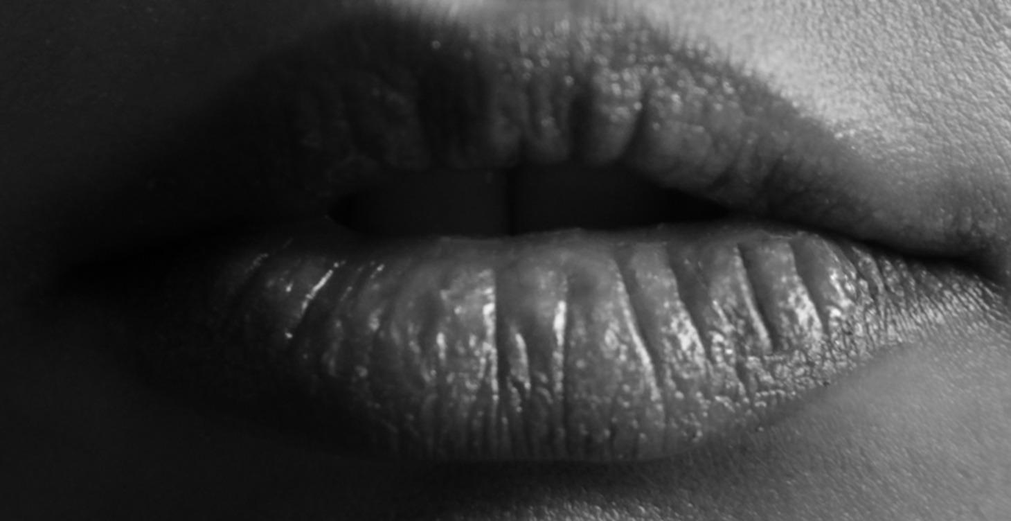 DE BOUCHE À OREILLE
