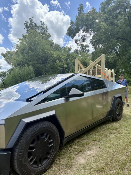 How many steps can a Cybertruck hold? 🤩😅