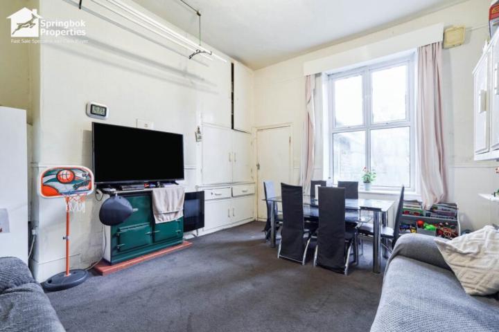 Real Real Estate Photo