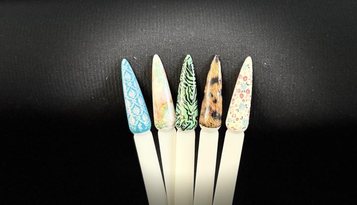 The fusion of animal instincts and floral finesse is captivating. This mix-and-match manicure is truly impressive.  #nailart #foilart