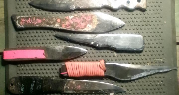 Instinctive knife throwing