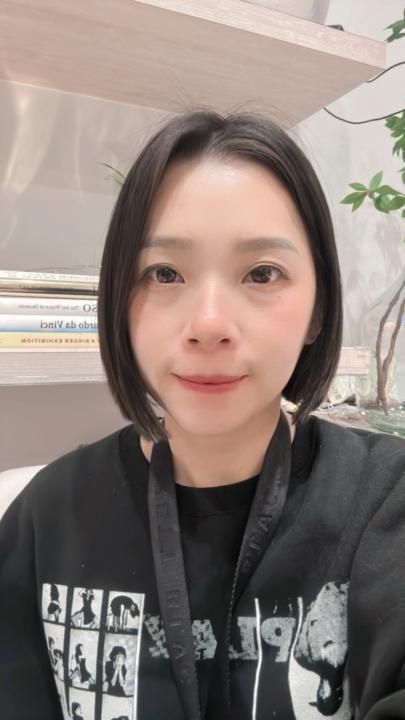吳 翎慈