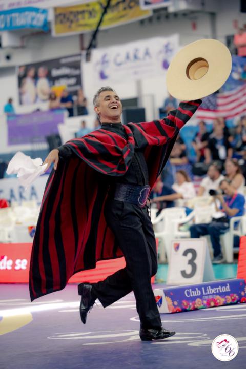 Carlos UbillusCervat