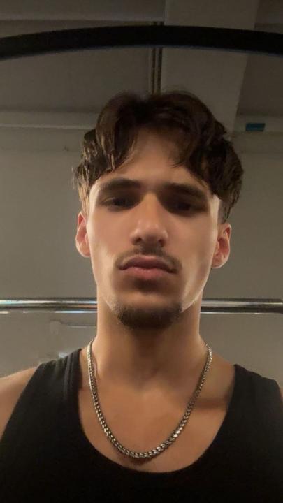 Elias R