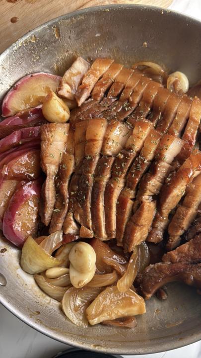 🍎 紅糖蘋果燉豬排｜懶人料理一鍋搞定