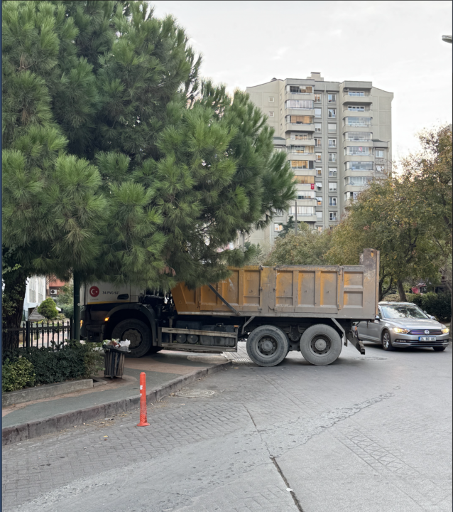 🚧 Ataşehir Sedef Caddesi Trafiği Felç Oldu (Resimli Haber)