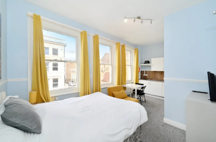 ✨ Bright Studio to Rent – Castletown Road, London ✨