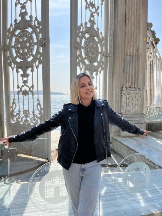 Nadja Nikolic, asistent