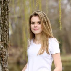 Veronika Vys