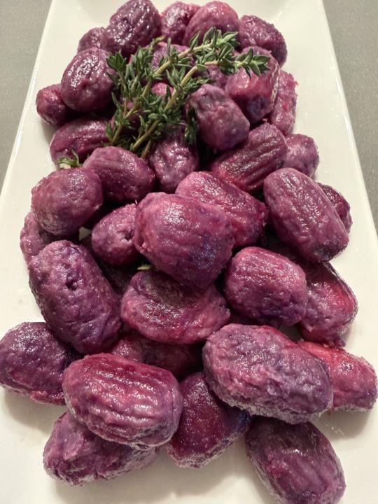 Ньоки от лилав сладък картоф и овесено брашно