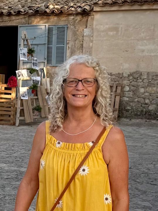 Caroline Jones