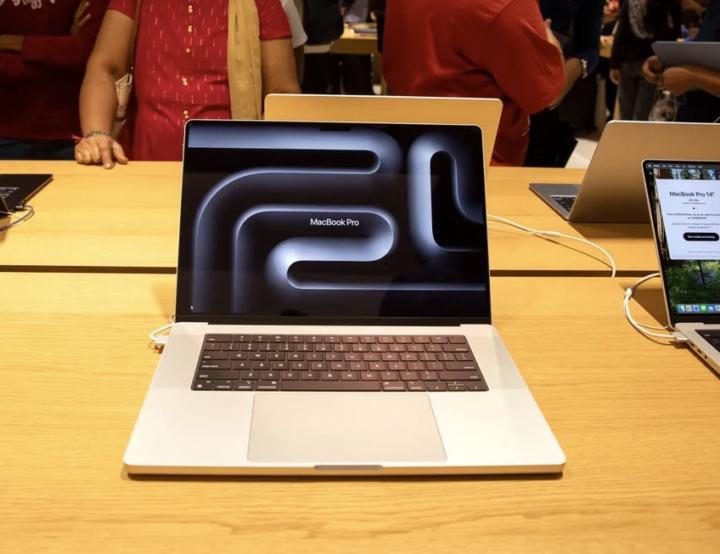 📰 AI News: Apple’s Touch MacBook Pro Is Coming, But It Won’t Be A “MacPad”