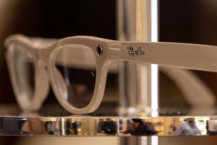 📰 AI News: Apple’s Next AI Play Is Wearables With “Visual Intelligence”