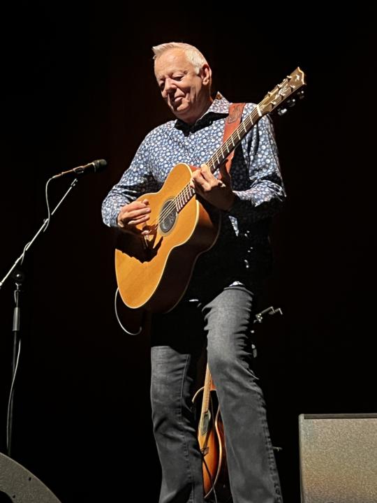 Tommy Emmanuel & Mike Dawes Concert