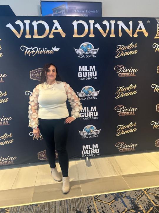 Gladiola Khan