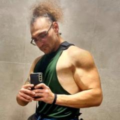 Kosta Black