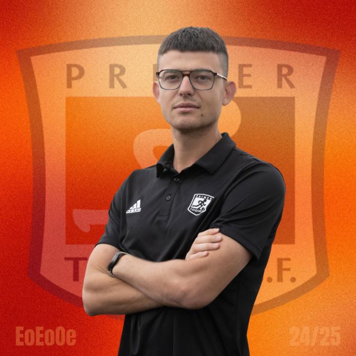 Adrián Navarro