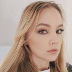 Bella B.