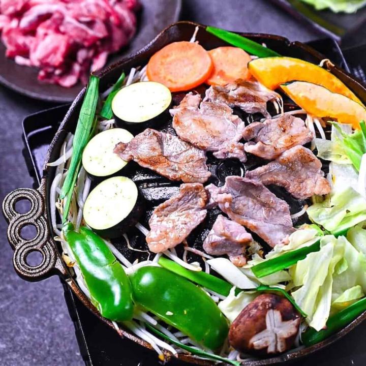 🥩 Jingisukan vs 🐙 Takoyaki