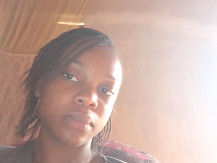 Magnni Carelle officielle