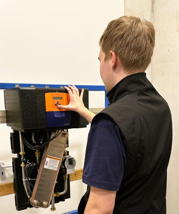 Wie gelingt die Warmwasserbereitung hygienisch, effizient und wartungsfreundlich – auch im kleinen Maßstab? 👉 𝗙𝗪𝗘 𝗯𝗮𝘀𝗶𝗰 𝟮𝟱-𝟰𝟱