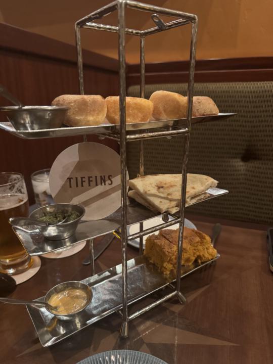 Tiffins Signature Bread Service