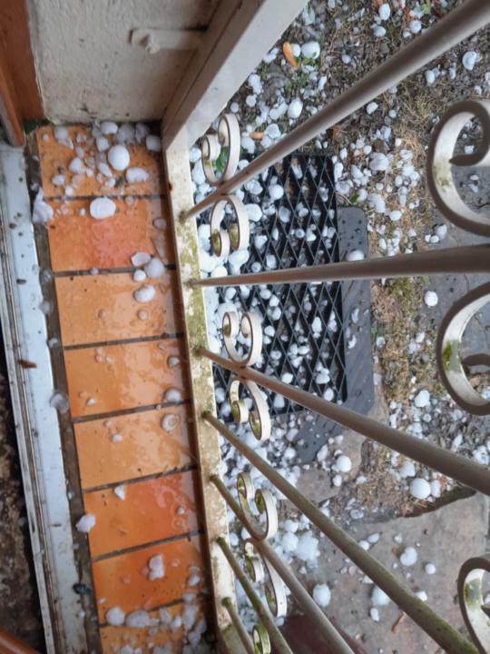 🏠 My Roof is Done... But My Brother Just Got Smashed! 🧊