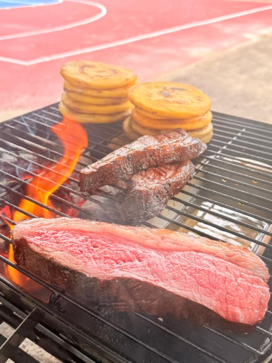 Picanha (    Coulotte steak ) + Arepa +     guacamole