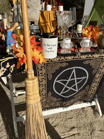 Welcome! Introduce yourself + share a pic of your workspace 🎉