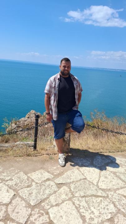 Yanislav Karov