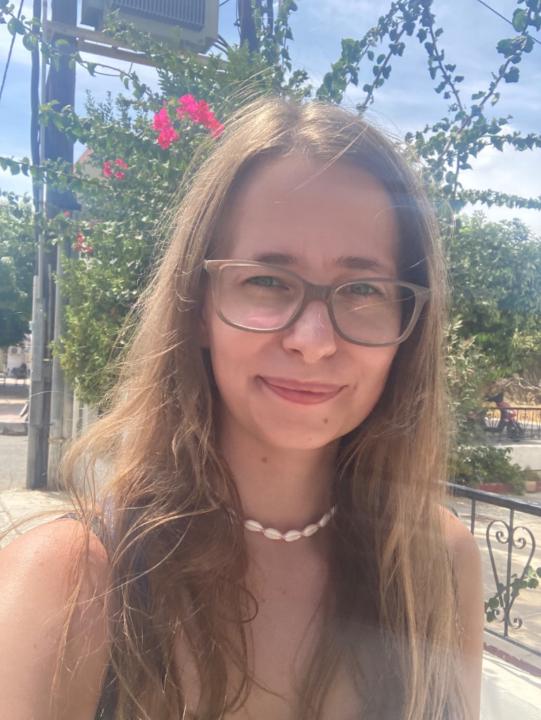 Claudia Je.