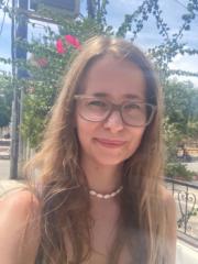 Claudia Je.