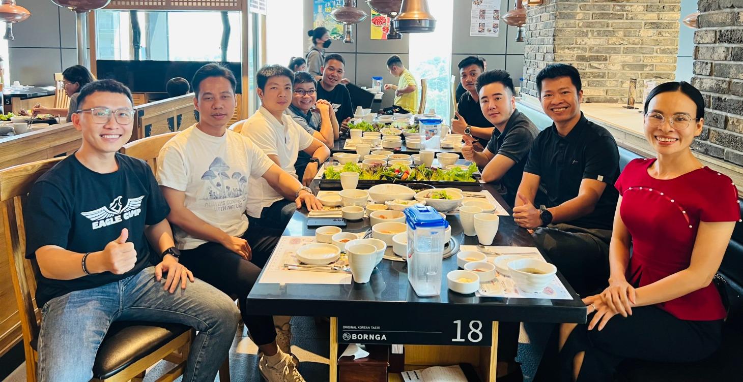 BỮA TRƯA TRIỆU ĐÔ