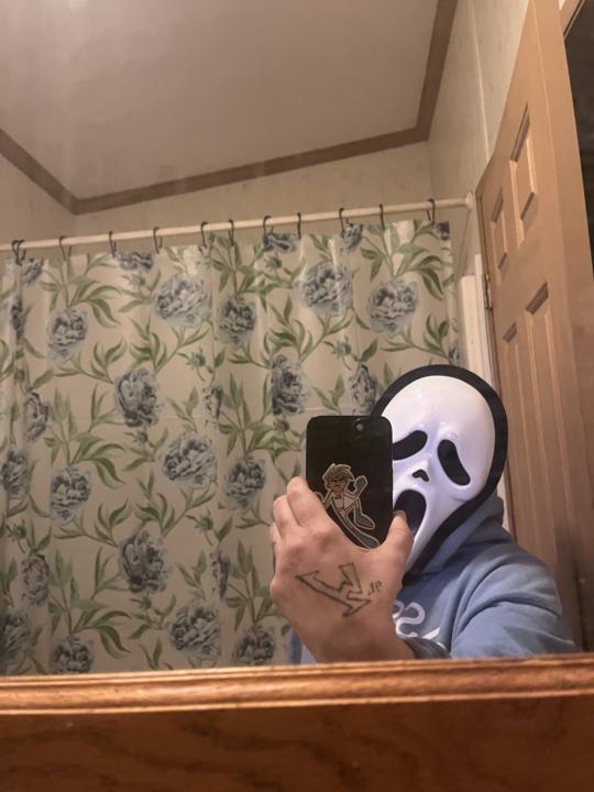 I got a new ghost face mask.! 